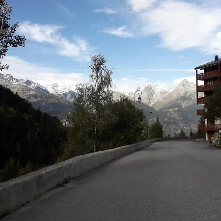 Magnifique Au Pied Du Telecabine D'arrondaz Et Des Pistes De