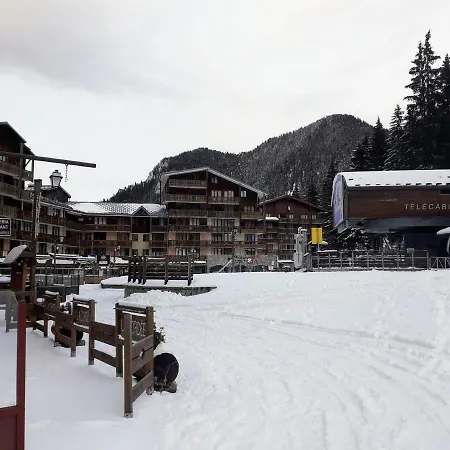 Magnifique Au Pied Du Télécabine D'arrondaz Et Des Pistes De